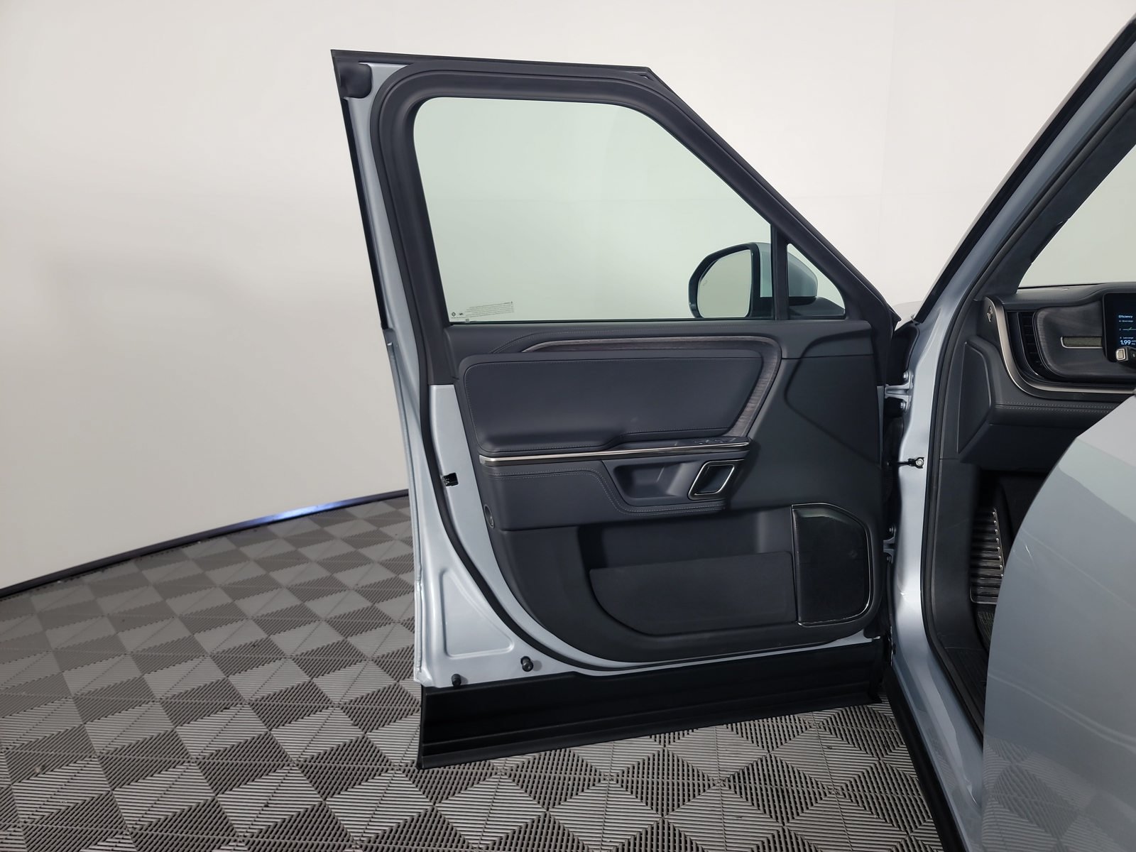 Used 2024 Rivian R1T Adventure Dual AWD/4WD image 16