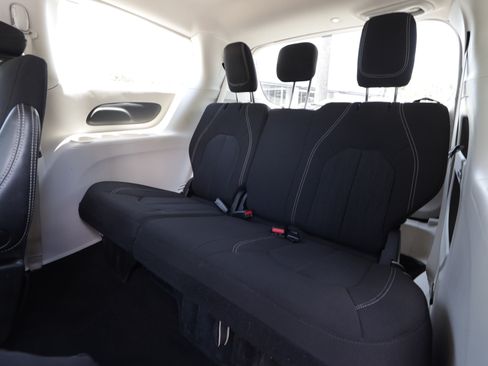 Used 2023 Chrysler Voyager LX FWD image 16