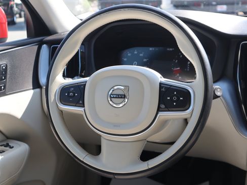 Used 2020 Volvo XC60 T5 Momentum image 14