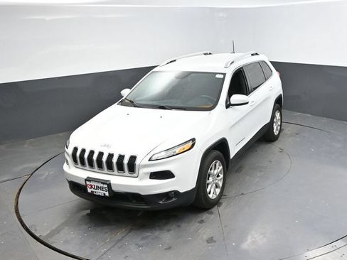 Used 2016 Jeep Cherokee Latitude w/ Safety/Convenience Group AWD/4WD image 38