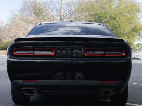 Used 2017 Dodge Challenger R/T image 4