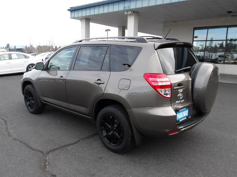 Used 2012 Toyota RAV4 LE w/ Upgrade Value Pkg image 3