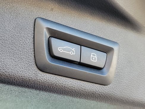 Used 2024 BMW X5 xDrive40i w/ M Sport Package image 9