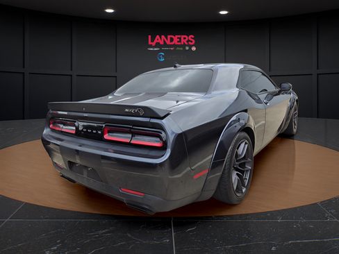 Used 2018 Dodge Challenger SRT Hellcat RWD image 2