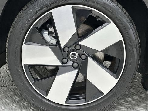 Certified 2022 Volvo C40 P8 Recharge Ultimate image 10