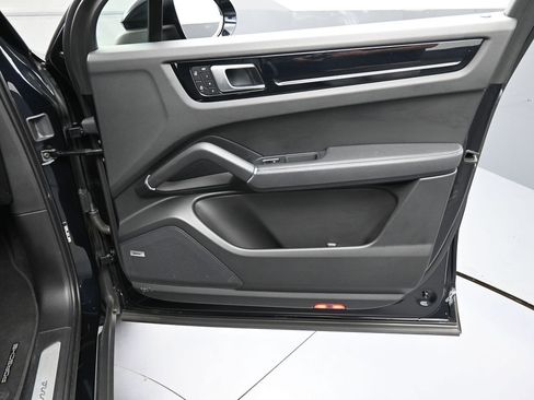 Certified 2022 Porsche Cayenne AWD/4WD image 29