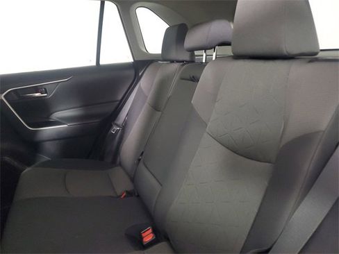 Used 2022 Toyota RAV4 XLE image 13