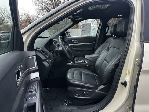 Certified 2018 Ford Explorer XLT w/ Equipment Group 202A image 19