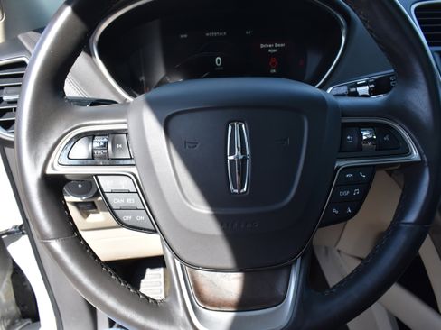 Used 2020 Lincoln Nautilus Reserve image 13