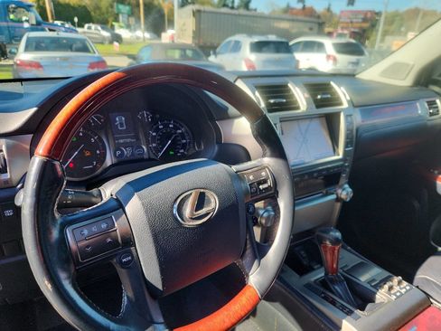 Used 2013 Lexus GX 460 image 9
