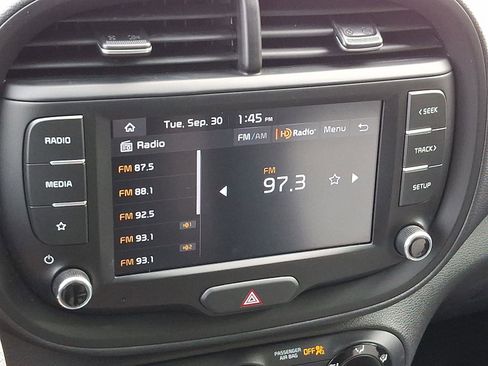 Used 2022 Kia Soul LX image 16