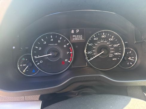 Used 2011 Subaru Outback 2.5i Premium AWD/4WD image 14