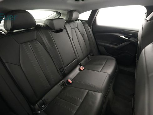 Used 2025 Audi A6 e-tron Premium Plus RWD image 5