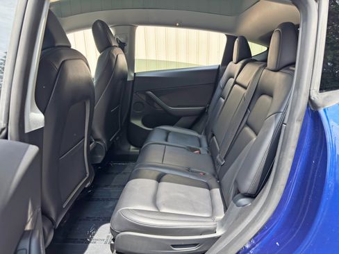 Used 2021 Tesla Model Y Long Range AWD/4WD image 41