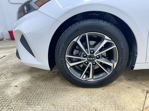 Used 2022 Kia Forte LXS FWD image 19