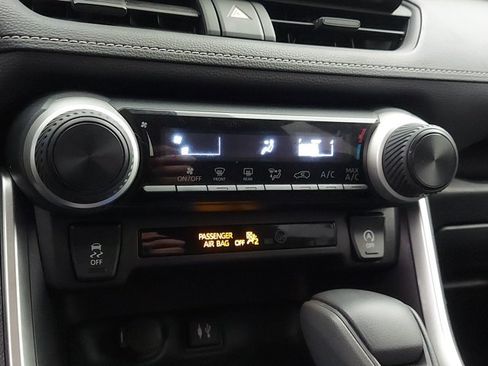 Used 2019 Toyota RAV4 LE w/ All Weather Liner Package AWD/4WD image 18