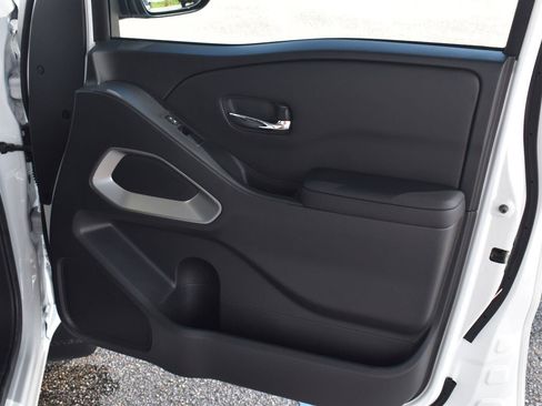 Certified 2025 Nissan Frontier SV w/ SV Convenience Package RWD image 57