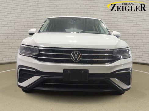 Used 2022 Volkswagen Tiguan SE image 2
