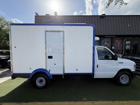 Used 2023 Ford E-350 and Econoline 350 Super Duty w/ Power Windows & Locks Group image 10