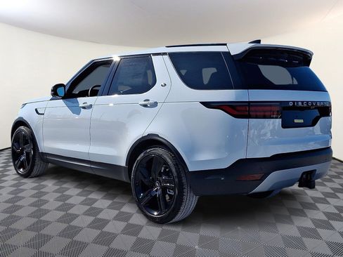 New 2026 Land Rover Discovery S image 2