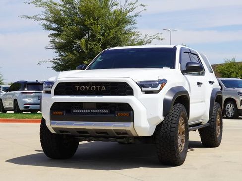 Used 2025 Toyota 4Runner SR5 AWD/4WD image 3