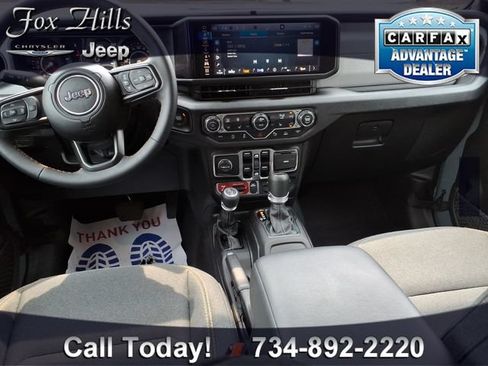 Used 2025 Jeep Gladiator Sport AWD/4WD image 13