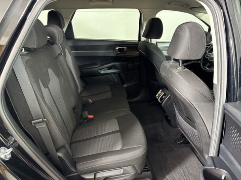 Used 2023 Kia Sorento LX FWD image 16
