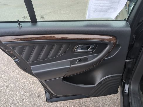 Used 2016 Ford Taurus Limited w/ Driver Assist Package image 15