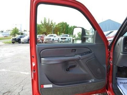 Used 2004 Chevrolet Silverado 2500 LS w/ Skid Plate Package AWD/4WD image 10
