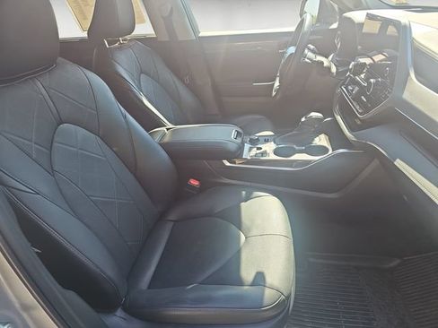 Used 2023 Toyota Highlander Platinum AWD/4WD image 15