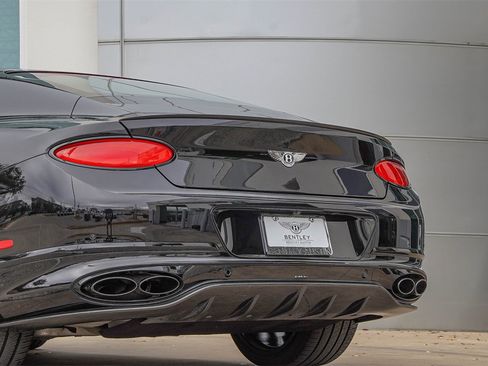 Used 2024 Bentley Continental GT image 15