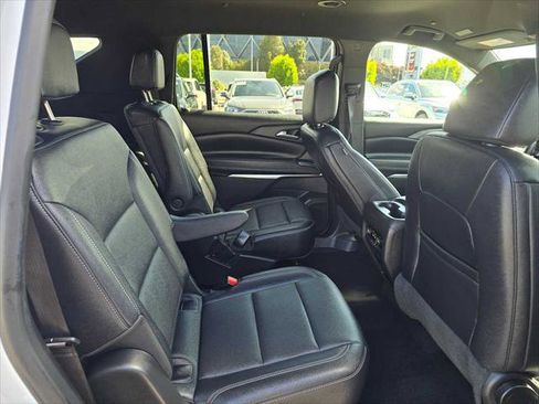 Used 2025 Chevrolet Traverse LT AWD/4WD image 13