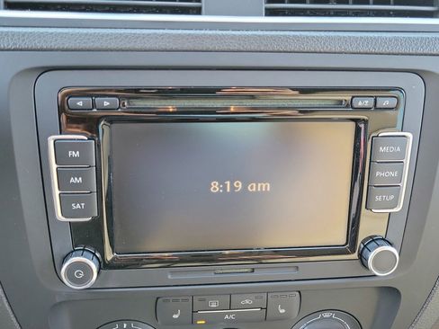 Used 2014 Volkswagen Jetta SE FWD image 23