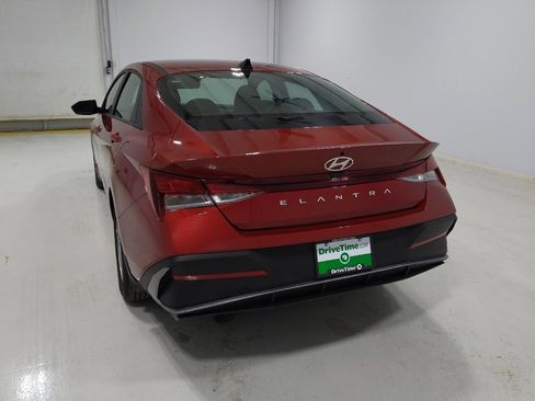 Used 2025 Hyundai Elantra SE image 6