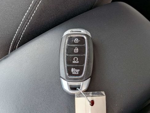 Used 2025 Hyundai Venue SEL FWD image 31