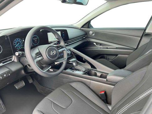 New 2025 Hyundai Elantra SEL image 14