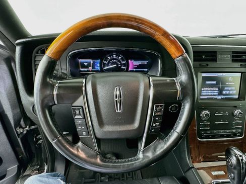 Used 2015 Lincoln Navigator 4WD image 11