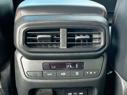 Used 2025 Honda Pilot TrailSport image 25
