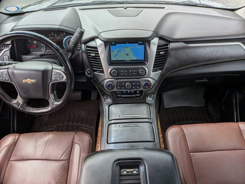 Used 2019 Chevrolet Suburban Premier w/ Premier Plus Edition AWD/4WD image 30