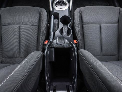 Used 2015 Hyundai Veloster FWD image 23