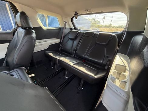 Used 2022 Kia Carnival LX FWD image 16