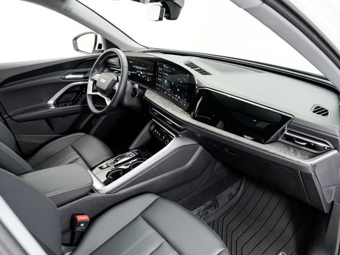 Certified 2025 Audi Q5 Premium w/ Convenience Package AWD/4WD image 17