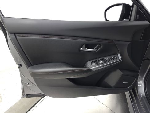 Used 2022 Nissan Sentra SR w/ SR Premium Package FWD image 13