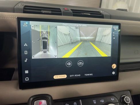 Used 2023 Land Rover Defender 130 S image 32