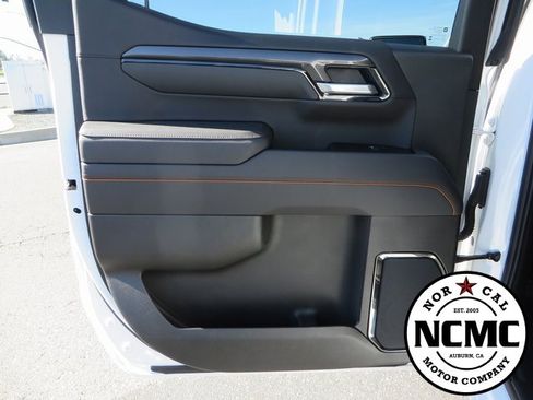 Used 2025 GMC Sierra 1500 AT4 image 42