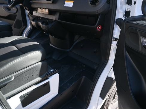 Used 2025 Mercedes-Benz Sprinter 2500 image 20