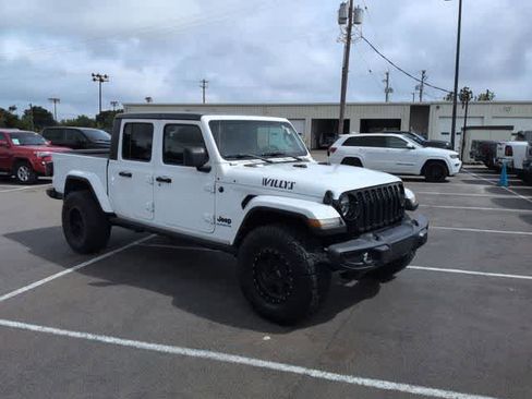 Used 2021 Jeep Gladiator Sport AWD/4WD image 2
