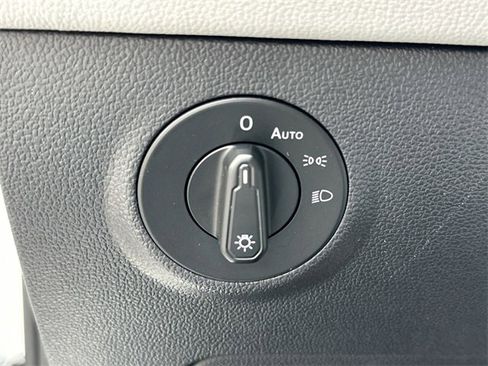 Used 2022 Volkswagen Taos SE image 23