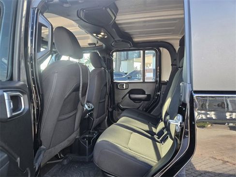 Used 2023 Jeep Gladiator Willys image 11