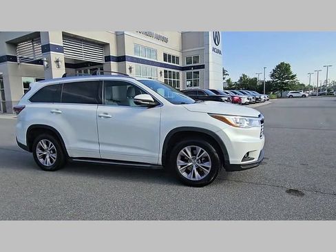 Used 2015 Toyota Highlander XLE FWD image 28